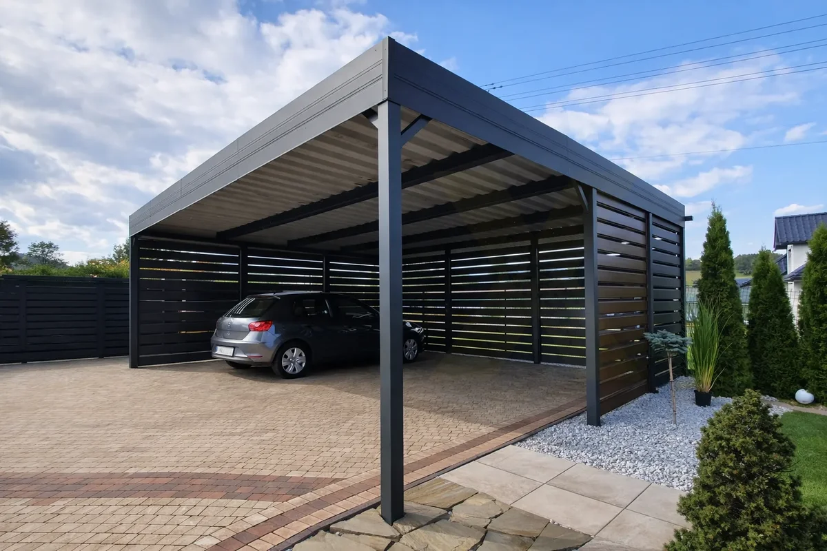Solarcarport aus Stahl mit Photovoltaik-Vorbereitung nach Maß